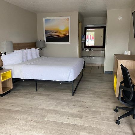 Days Inn By Wyndham Brunswick/St. Simons Area Eksteriør billede