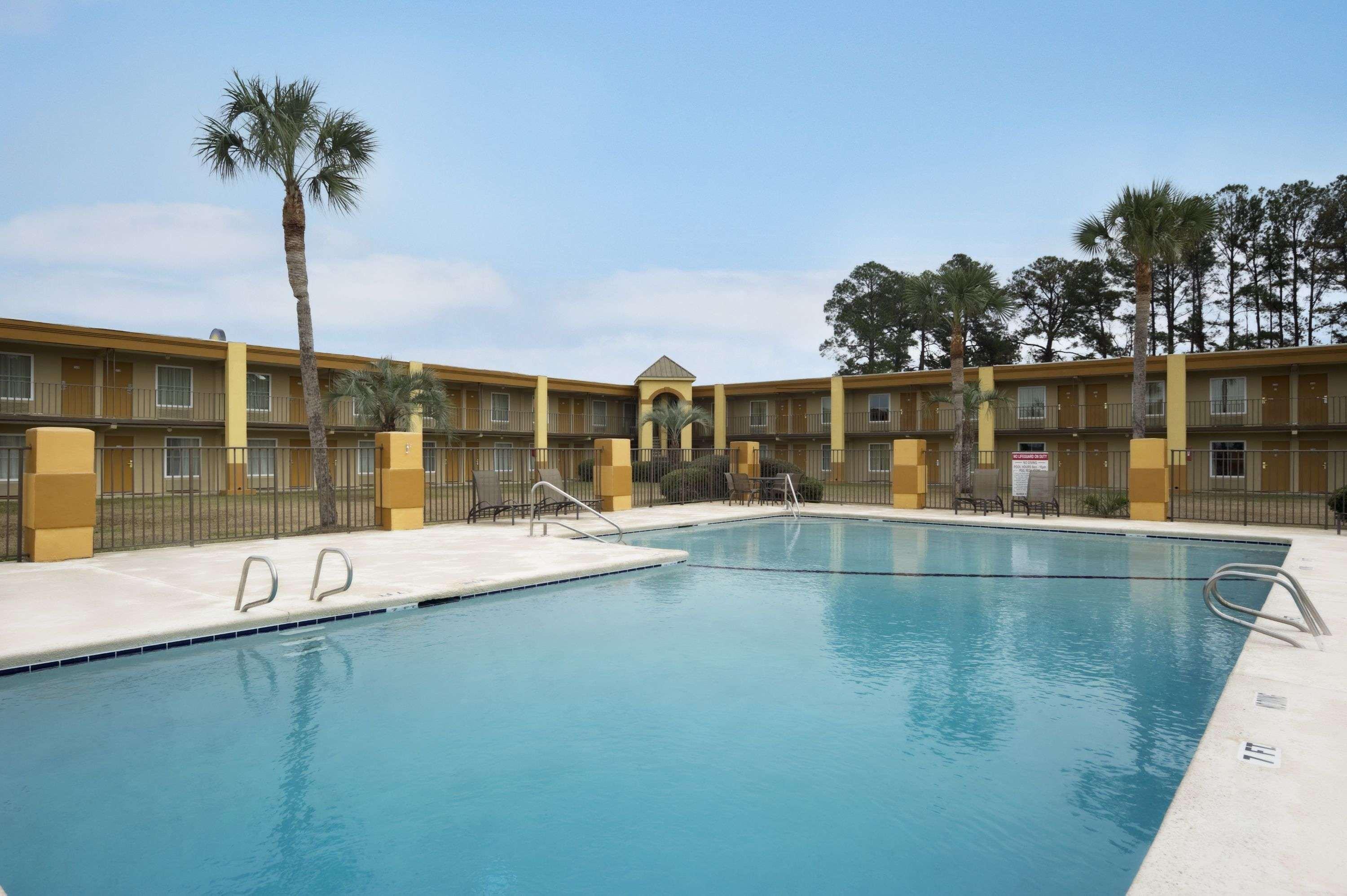 Days Inn By Wyndham Brunswick/St. Simons Area Eksteriør billede