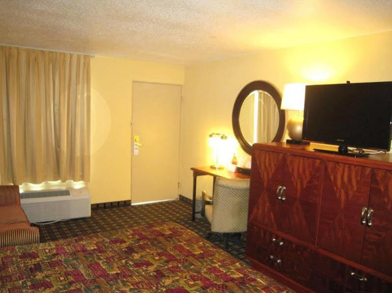 Days Inn By Wyndham Brunswick/St. Simons Area Eksteriør billede